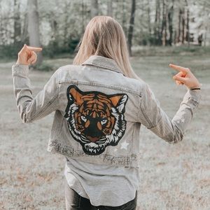 Hand Painted Tiger Levi Jean Jacket!!